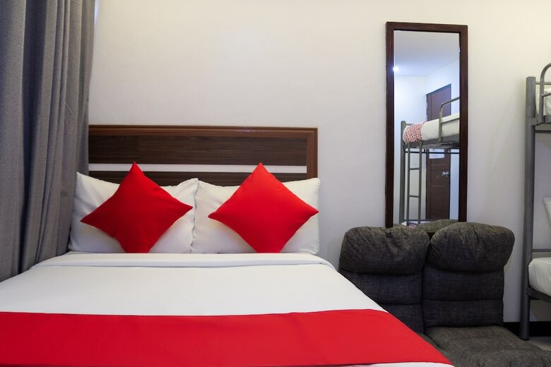 Oyo 165 Circle-b Apartelle & Suites