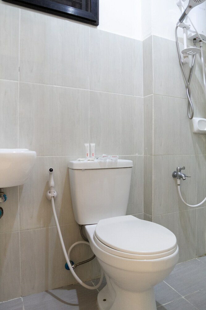 Oyo 165 Circle-b Apartelle & Suites