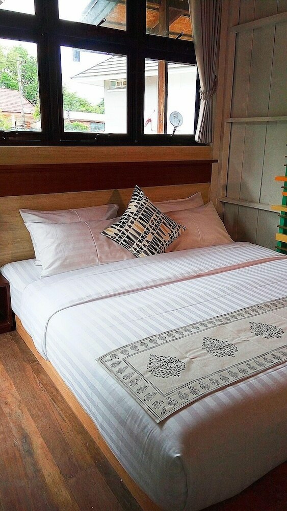 Hostal Baan Mai Kradan Hostel Chiang Rai