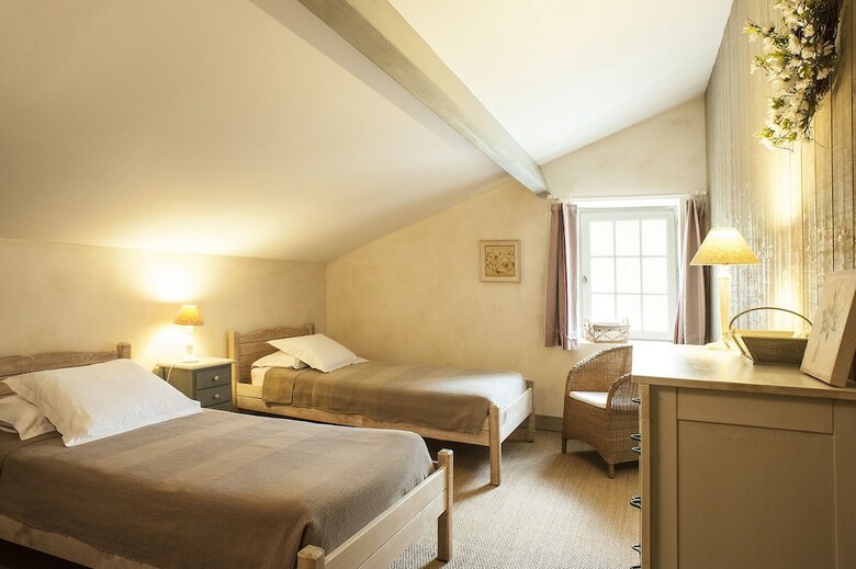 Hotel La Roche D'esteil