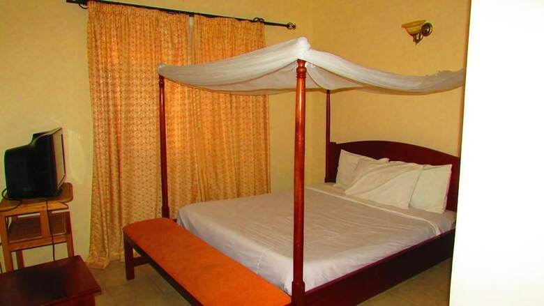 Hotel Kabalega Resort