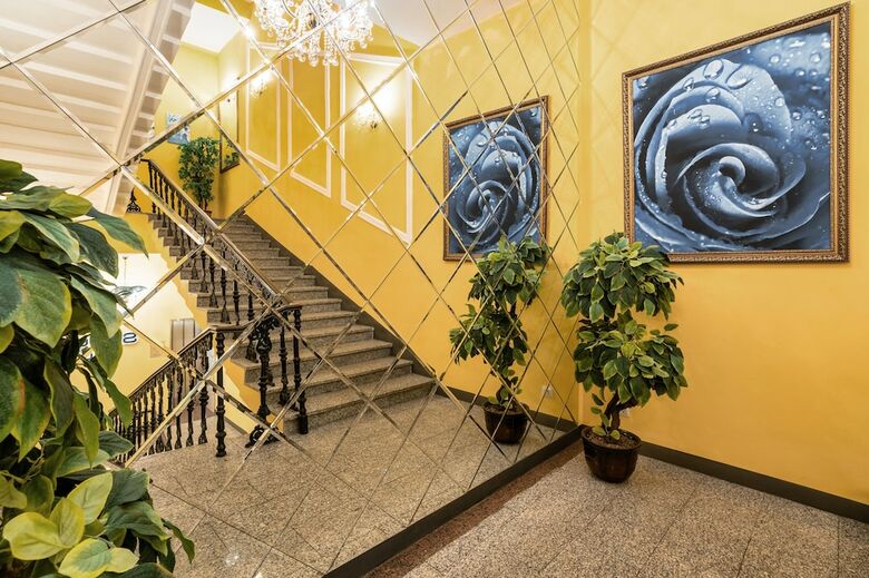 Sapphire Hotel
