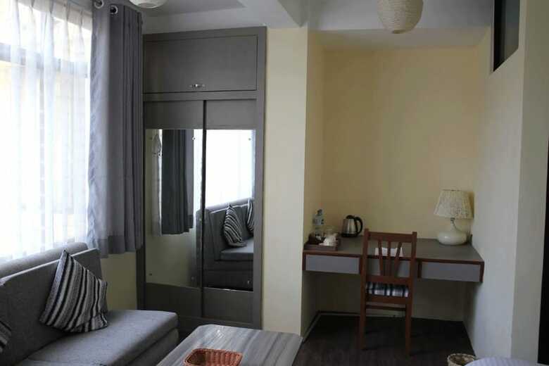 Hostal The Glasshouse Hotel & Hostel