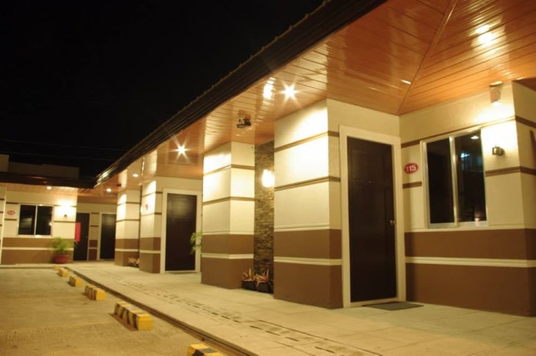 Hotel The Red Palm Suites And Restaurant