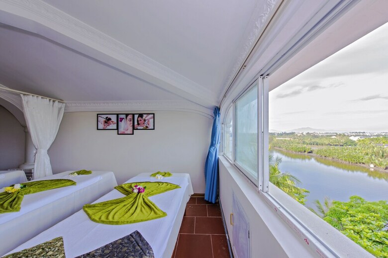 Lu Na Diamond Riverside Hotel
