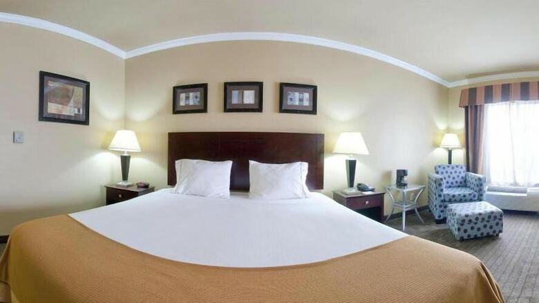 Holiday Inn Express Hotel & Suites Natchitoches