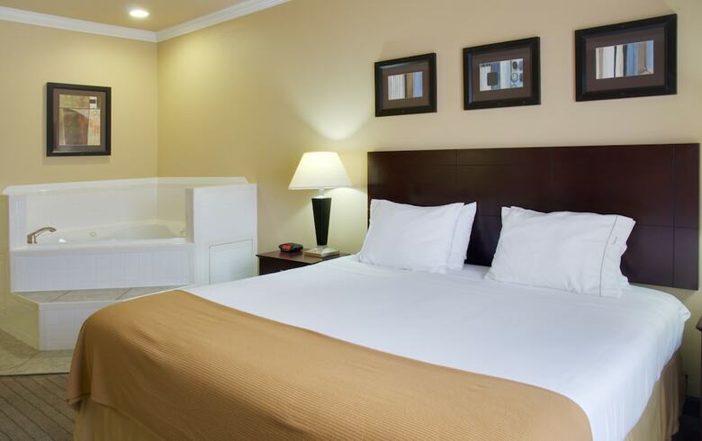 Holiday Inn Express Hotel & Suites Natchitoches