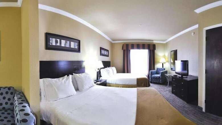 Holiday Inn Express Hotel & Suites Natchitoches