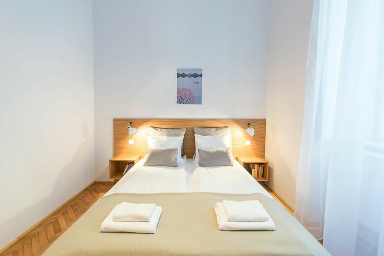 Oasis Apartments - Paulay Ede Street