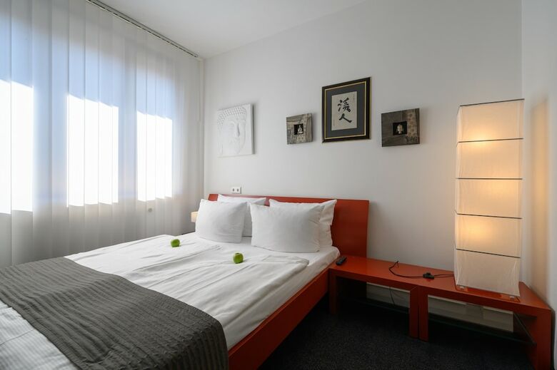 Hotel H.e.y.m.a.n.n.