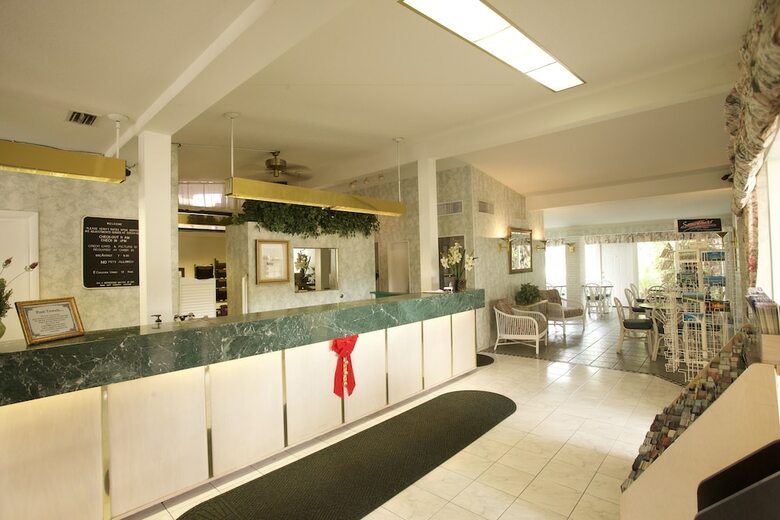 Hotel Golden Host Resort