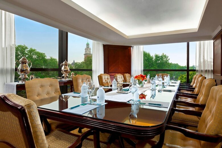 Park Tower - A Luxury Collection Hotel