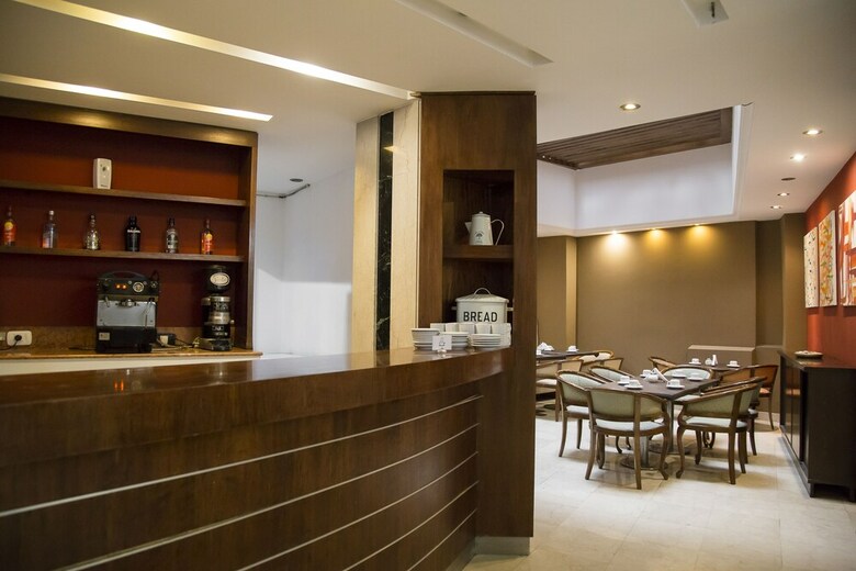 Reconquista Plaza Hotel