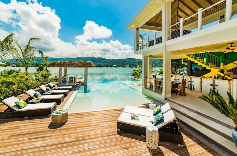 Villa Everything Nice By The Sea In Montego Bay 5br
