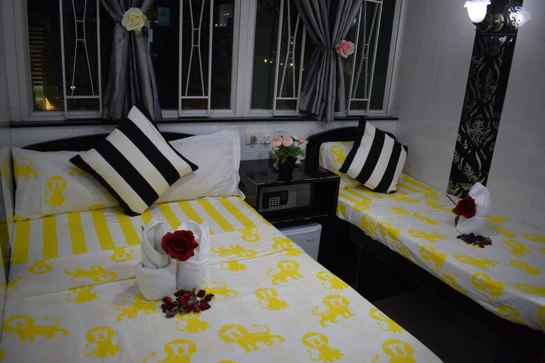 Hotel Manila Lounge