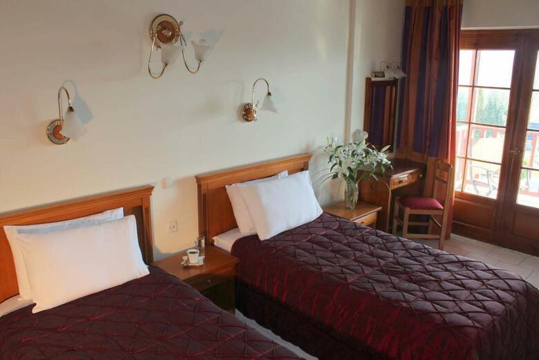 Famissi Eden Hotel