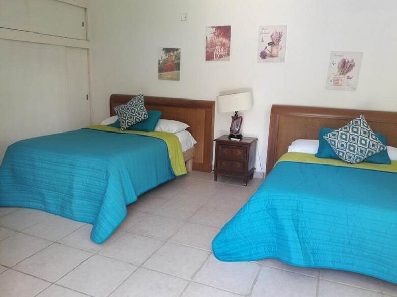 Villa Airport B&B