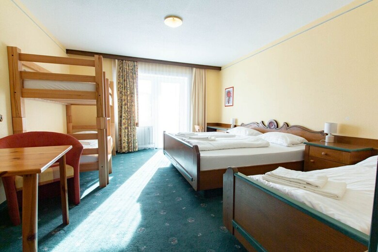 Hostal Jugendhaus Edelwei�