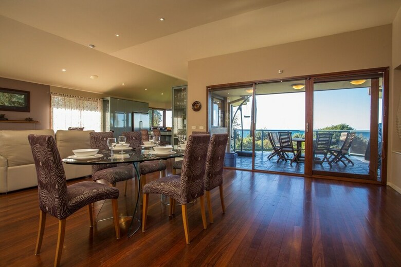 Tura Beach House On Pacific Way