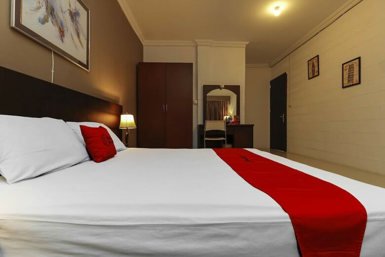 Hotel Reddoorz Plus @ Batam Center