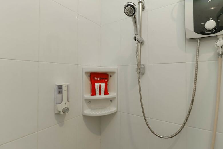 Hotel Reddoorz Plus @ Batam Center