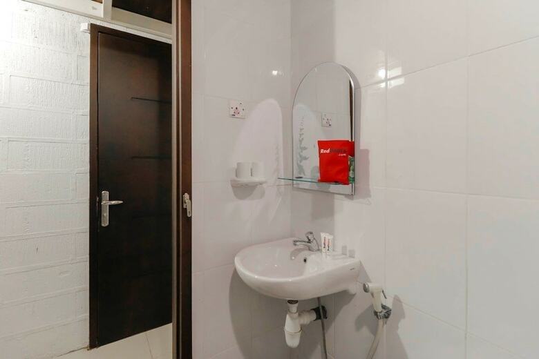 Hotel Reddoorz Plus @ Batam Center