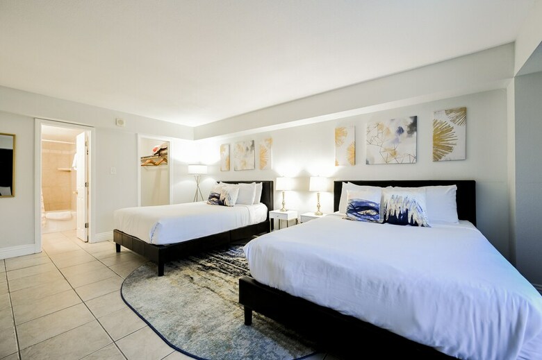 Stripviewsuites At Jockey Club