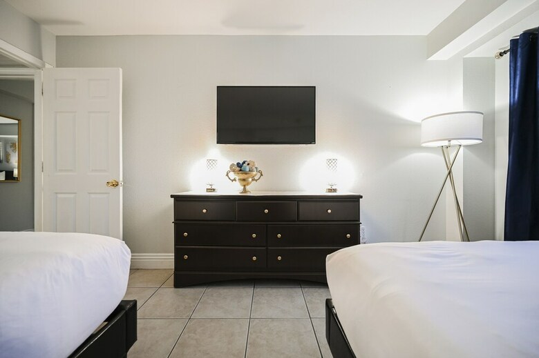Stripviewsuites At Jockey Club