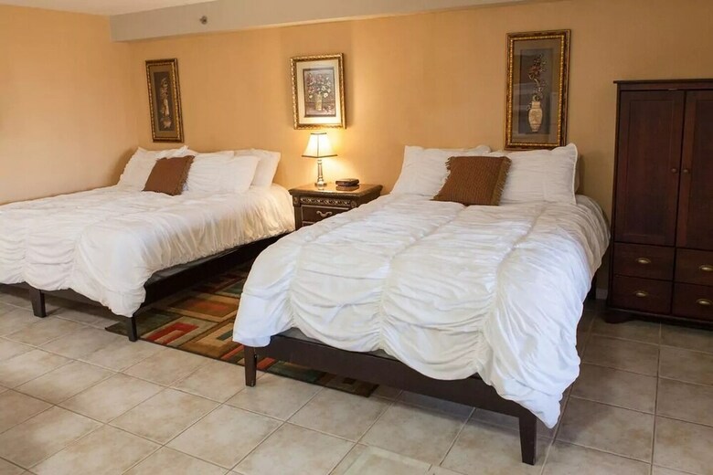 Stripviewsuites At Jockey Club