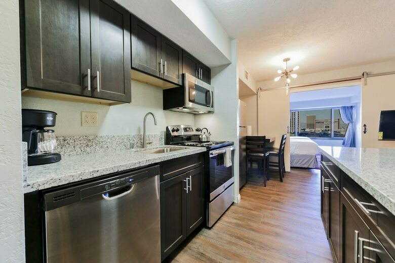 Stripviewsuites At Jockey Club