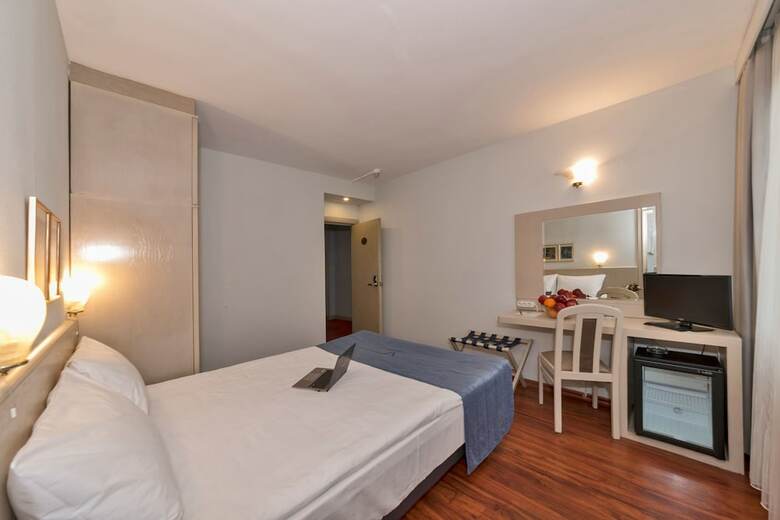 Veyron Park Hotel