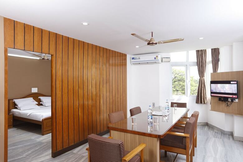 Sri Aarvee Hotels