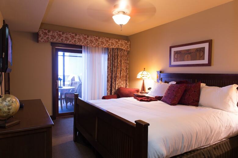 Chase On The Lake Resort Hotel