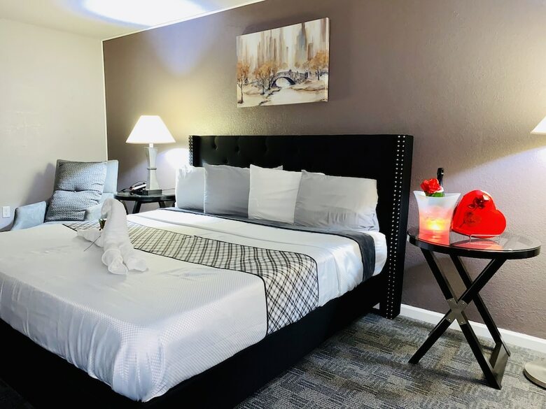Motel R Nite Star Inn & Suite