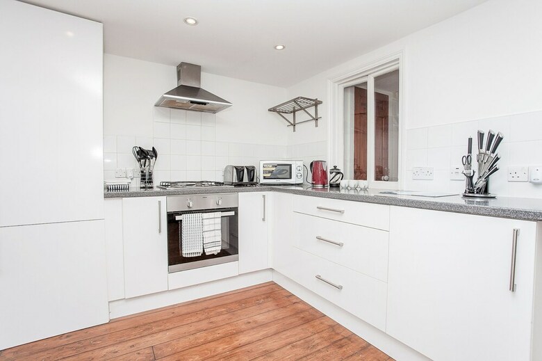 Elegant Victorian 3 Bed Home Near Hammersmith