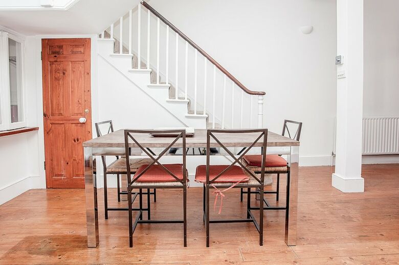 Elegant Victorian 3 Bed Home Near Hammersmith