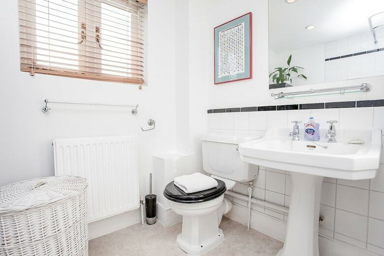 Elegant Victorian 3 Bed Home Near Hammersmith