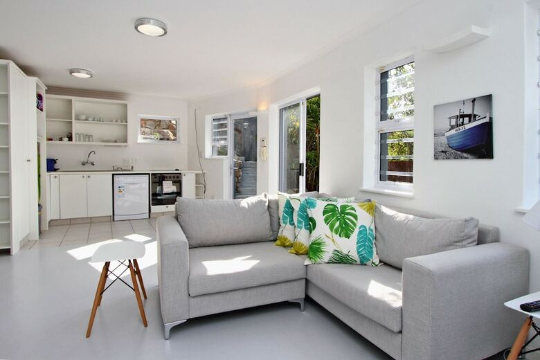 Bungalow On 4th - Three Bedroom House, Sleeps 6