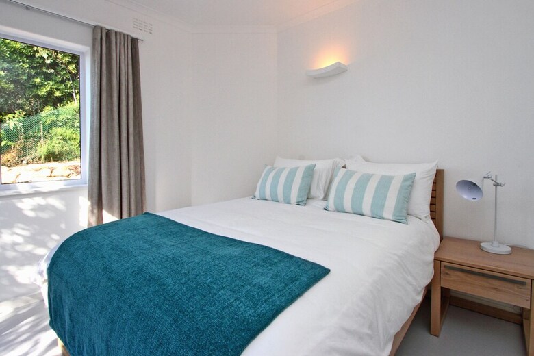Bungalow On 4th - Three Bedroom House, Sleeps 6