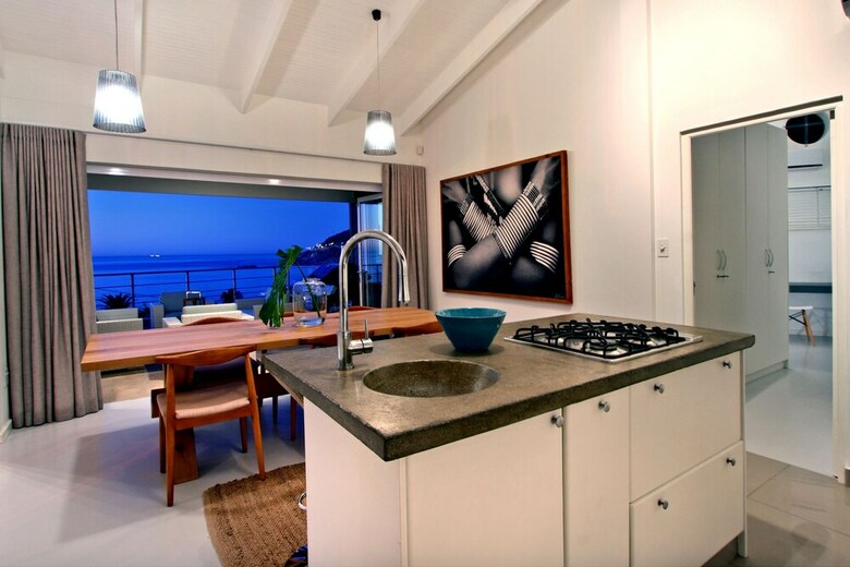 Bungalow On 4th - Three Bedroom House, Sleeps 6
