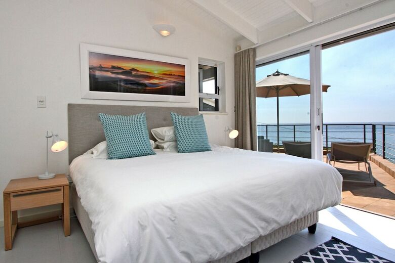 Bungalow On 4th - Three Bedroom House, Sleeps 6