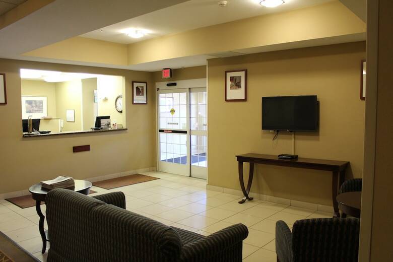 Hotel Candlewood Suites Airport