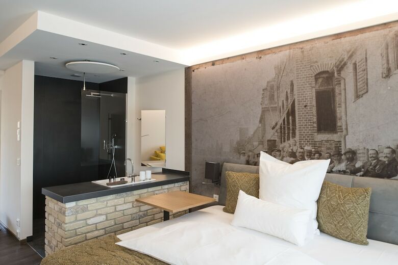 Hotel H�ll Am Main