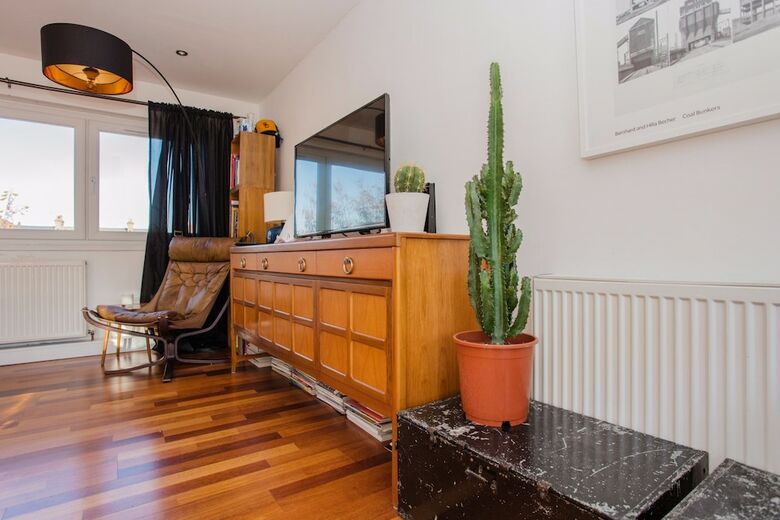 Apartamentos 2 Bedroom Flat In Whitechapel With Large Balcony