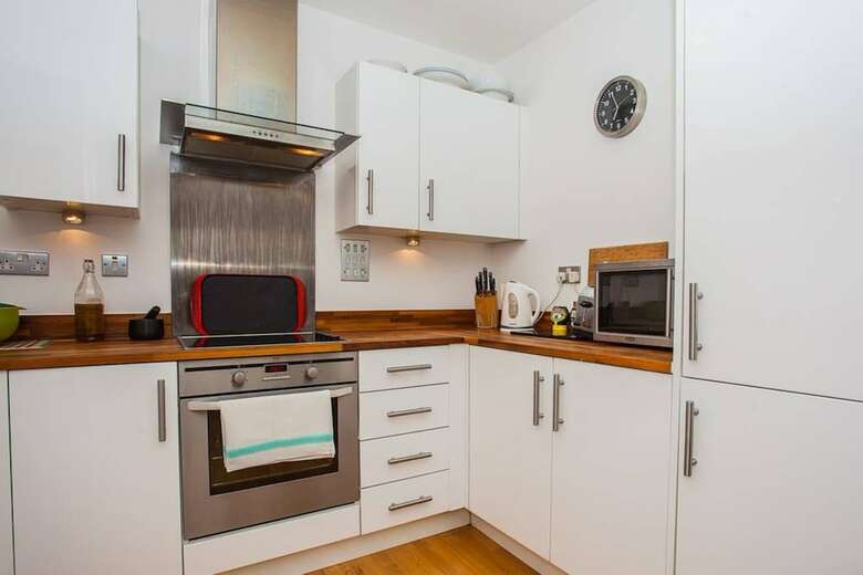 Lovely 1 Bed Apartment In Fantastic Location