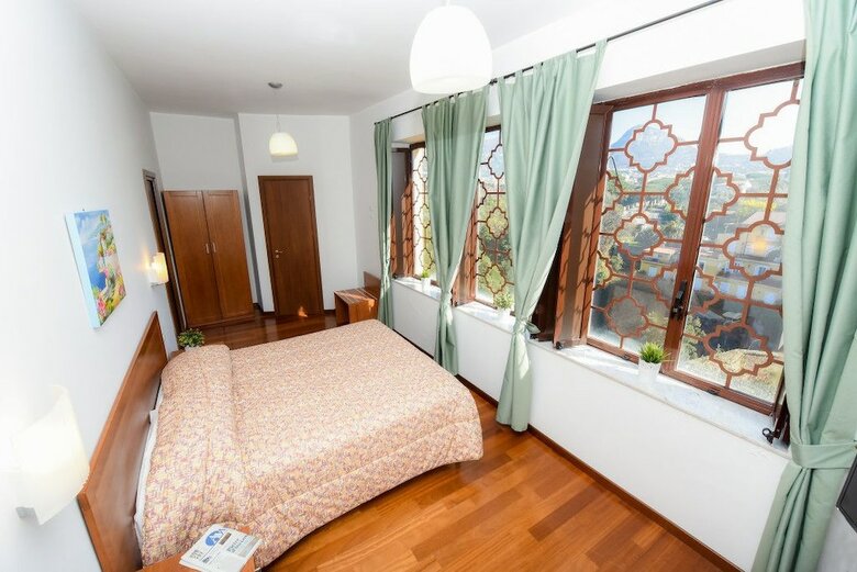 Hotel Villa Crawford - Religious Hospitality