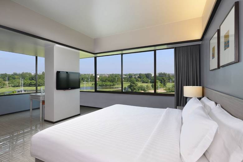 Tinidee Hotel At Bangkok Golf Club