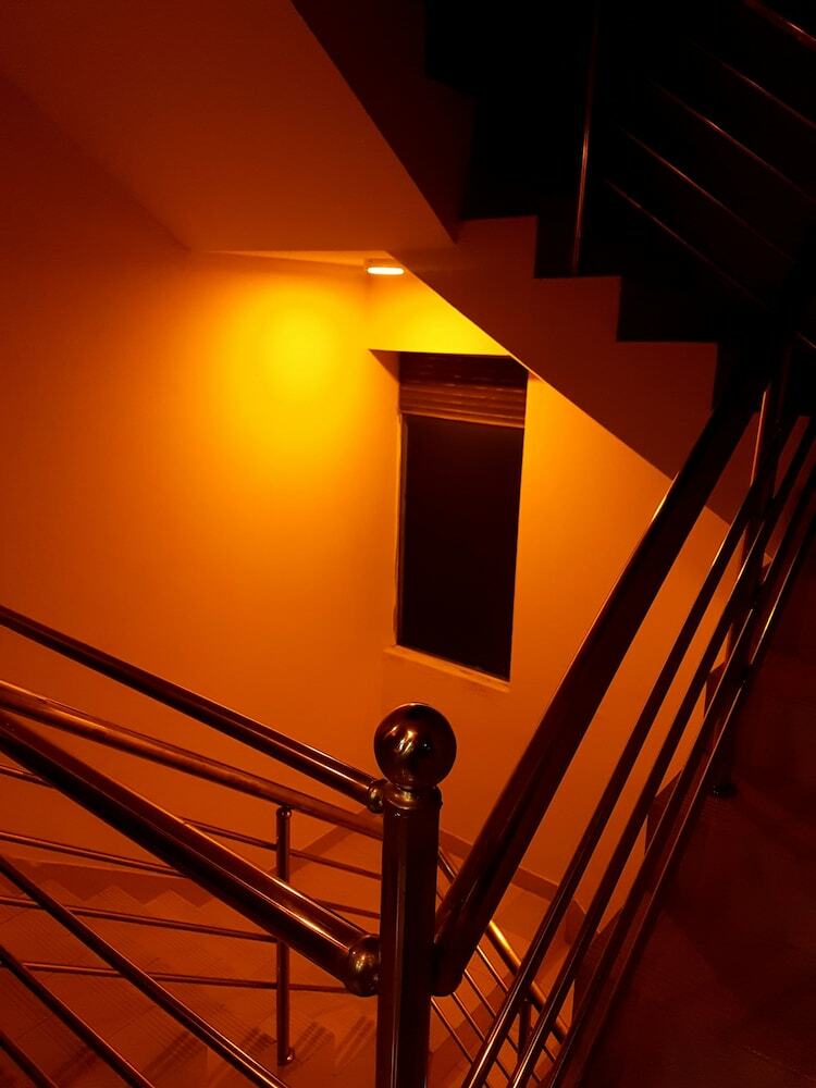 Hotel Lake Wood Residency