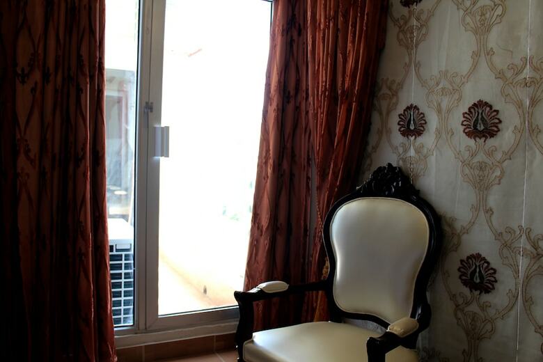 Hotel Luxes Inn