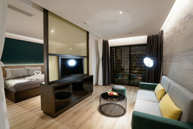 Satya Hotel